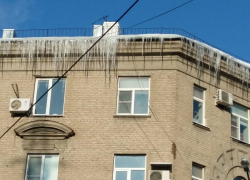 Воронежская прокуратура занялась проверкой по факту травмирования горожан из-за падающих льдин