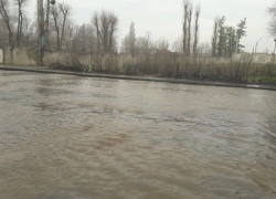 Чудовищный потоп в Коминтерновском районе Воронежа попал на фото