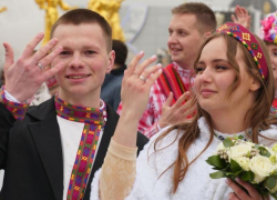 Воронежская пара поженилась на свадебном фестивале на ВДНХ