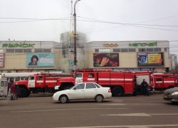 Пожар на воронежском рынке "1000 мелочей" попал на видео