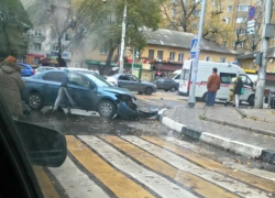 Серьезные последствия аварии двух иномарок сняли в Воронеже 