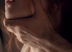 Воронежский рецидивист сразу после освобождения жестко изнасиловал знакомую