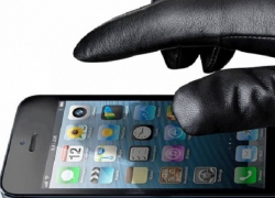 Воронежец украл три дорогостоящих смартфона с прилавка салона сотовой связи