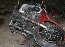 В Воронеже ночью огонь уничтожил мотоцикл