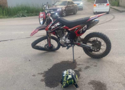 Шлем остался на асфальте: двух воронежских подростков на мотоцикле сбили легковушкой 