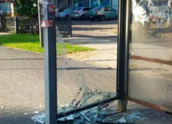 Последствия варварского погрома обновленной остановки показали на фото в Воронеже 