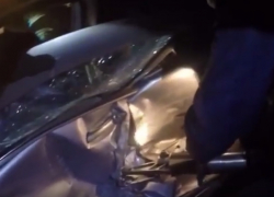 Спецоперация по спасению пострадавших в столкновении трактора и "Мерседеса" в Воронеже попала на видео