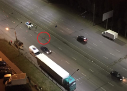 Легковушка насмерть сбила мужчину на восьмиполосной дороге в Воронеже