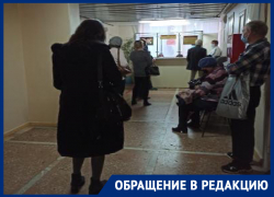 С температурой в очереди: не дозвонившись медикам, воронежцы вынуждены сами идти в поликлинику 