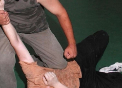 Воронежец сломал ногу шумному соседу 