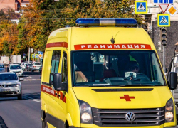 В страшном столкновении легковушки и ЗИЛа погибла семья под Воронежем