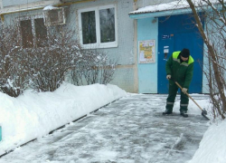 Воронежским укашкам пригрозили штрафами за заснеженные дворы 