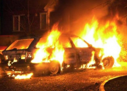 Три машины при неизвестных обстоятельствах сгорели под утро в Воронеже