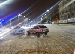 Двое мужчин пострадали в ДТП с такси в центре Воронежа