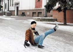 Власти Воронежа рассказали, куда жаловаться на неубранные тротуары и крыши