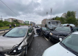 Момент ДТП с 10 машинами попал на видео в Воронеже