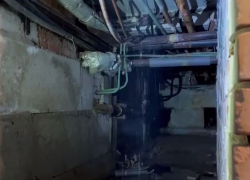 Мощный потоп из канализации сняли на видео в подвале дома в Воронеже