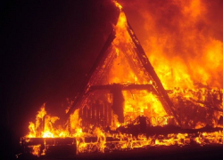 Пылкая ревность обернулась реальным пожаром в воронежском селе