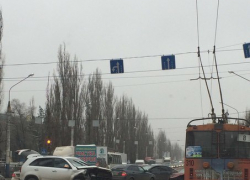 В Воронеже в столкновении троллейбуса с двумя иномарками пострадали 3 человека