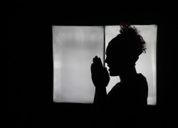 Под Воронежем мужчина пытался изнасиловать и жестоко избил свою подругу