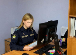 УК выплатила 500 тысяч рублей владелице затопленной квартиры после вмешательства приставов в Воронеже