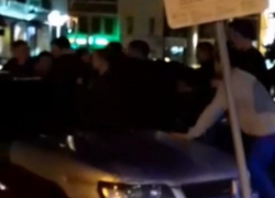 Опубликовано видео массовой драки у бара в центре Воронежа