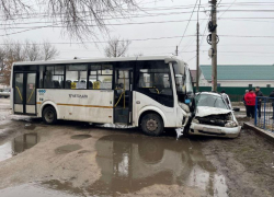 Три человека пострадали в ДТП с маршруткой в Воронеже 