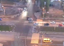 Момент противоречивого ДТП на Остужева разделил мнения воронежцев