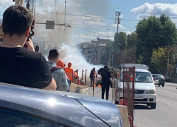 В центре Воронежа машина загорелась на проезжей части 