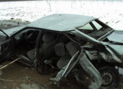 Под Воронежем Mercedes врезался в автомобиль Lada: водитель отечественного авто в больнице 