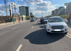 Двух маленьких детей вместе с мамой сбил пожилой водитель внедорожника в Воронеже прямо на зебре 