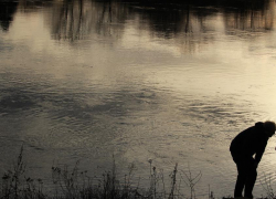 Из реки под Воронежем вытащили труп мужчины, умершего загадочной смертью