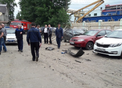 Женщина разнесла пять автомобилей в Воронеже из-за заклинившей педали газа