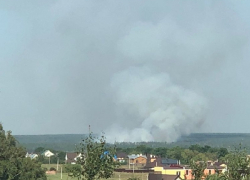 Огромный столб дыма заметили в небе под Воронежем
