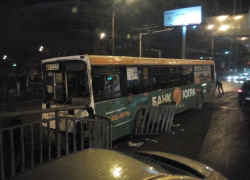 В Воронеже автобус №41 протаранил дорожное ограждение (ВИДЕО)  