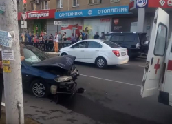 В Воронеже девушка и женщина пострадали в аварии на перекрестке