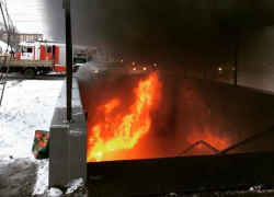 В Воронеже пожар в подземном переходе попал на видео