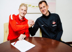 Воронежец Руслан Литвинов подписал новый контракт с московским «Спартаком»