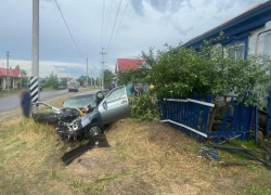 22-летний водитель влетел в жилой дом и погиб в селе Воронежской области