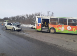 Четверо взрослых и ребенок пострадали в ДТП с автобусом и легковушкой на трассе «Воронеж-Луганск»