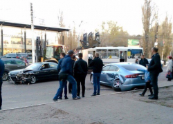 В ДТП на Машиносроителей в Воронеже у элитного спорткара оторвало колесо