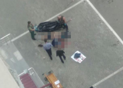 В воронежском ЖК молодой человек в трусах выпал из окна 25-этажа