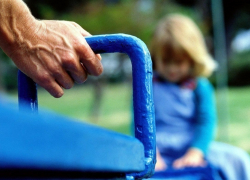 В Воронеже педофил показывал половые органы двум 11-летним девочкам