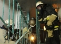 Из горящей пятиэтажки в Воронеже спасатели вывели 2 детей и 6 взрослых