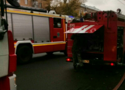 Скопление пожарной техники у школы напугало воронежцев