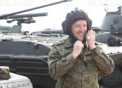 Их там нет: Гордеев и Нетёсов поздравили «исполнявших служебный долг за пределами Отечества»