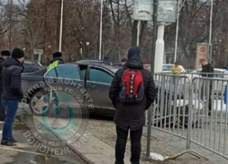 О жестком столкновении двух иномарок напротив обладминистрации сообщили воронежцы