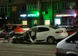 Снимки ДТП с пятью автомобилями опубликовали в Воронеже