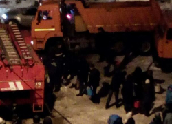 Люди встали в огромную очередь за водой в Воронеже