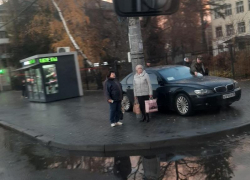 Возмутительная парковка на остановке впечатлила воронежцев